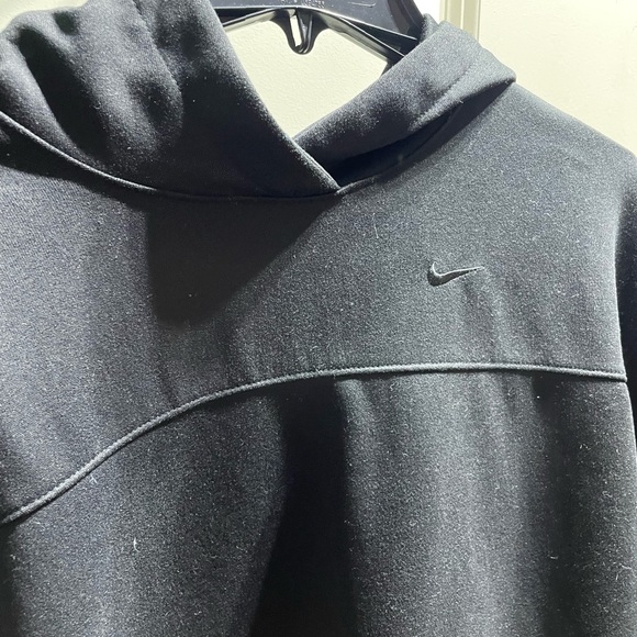 Black Nike Hoodie. Good Condition. No damage. Highly Comfortable. - Picture 2 of 3